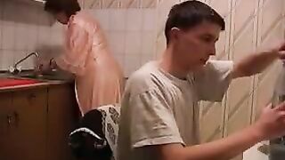 A hot mom gets fucked in the kitchen, it's really exciting!