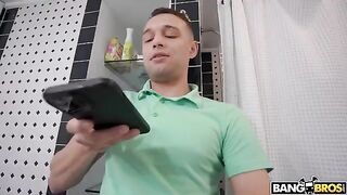The hot stepmom got horny and was fucked on the kitchen