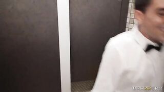 The waiter got an ass instead of a usual portion