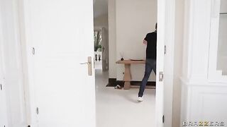 A girl is fucking with her social media guy in front of her husband
