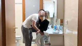 The fiancée of my brother wants to be fucked in the bathroom