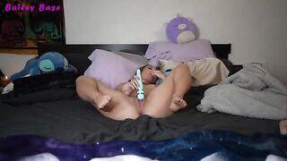 A hot young girl plays with her feet in a captivating foot fetish video