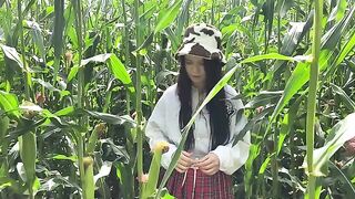 The security guard caught a thief in the cornfield and fucked her orally