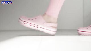 The beautiful girl has sex right in her office, it's very nice