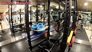 You can't ruin this ass with sports - a fit girl twerks in the gym