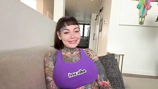 The girl with a split tongue loves fucking and breeding without protection