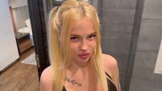 A stunning blonde with a juicy ass is irresistible, especially in HD