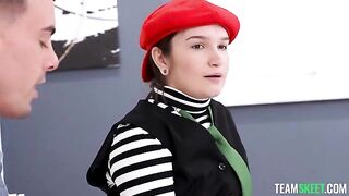 A girl with a wide ass exposes herself to get fucked