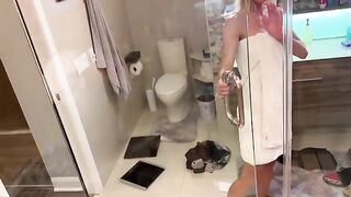 Two girls shared a cock in an amateur sauna threesome