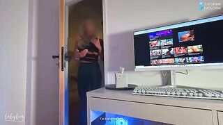 Girl tries to imitate sexy girls from internet by doing blowjob