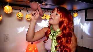 A red-haired beauty used her lips to set the rhythm for Halloween