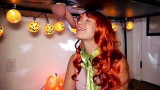 A red-haired beauty used her lips to set the rhythm for Halloween