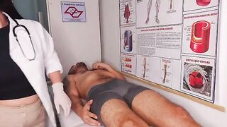 The doctor checks the patient's condition and conducts an oral examination