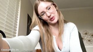 A girl with glasses silently fucks herself, showcasing her sexy body