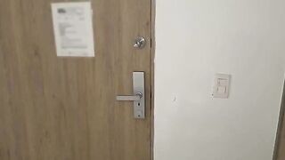 A Colombian girl has sex at home with her big ass in Spanish