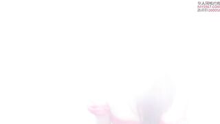 Bath water blow job with NicoLove's big tits finish