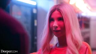 A pretty girl Kenzie has sex with a stranger in public